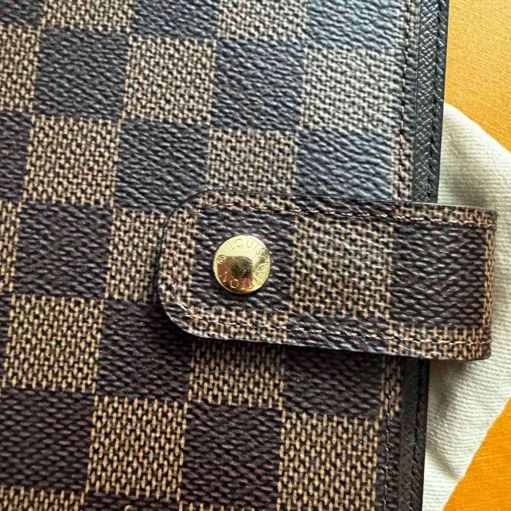 Louis Vuitton Medium Ring Agenda Cover - Picture 3 of 10